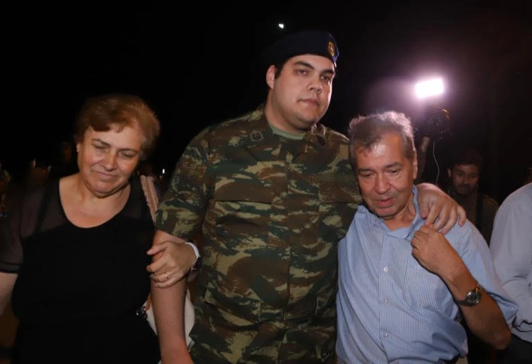 Συγκινεί ο πατέρας του Δημήτρη Κούκλατζη: «Το 2019 να φέρει περισσότερη Ελλάδα στην καρδιά μας» (βίντεο)